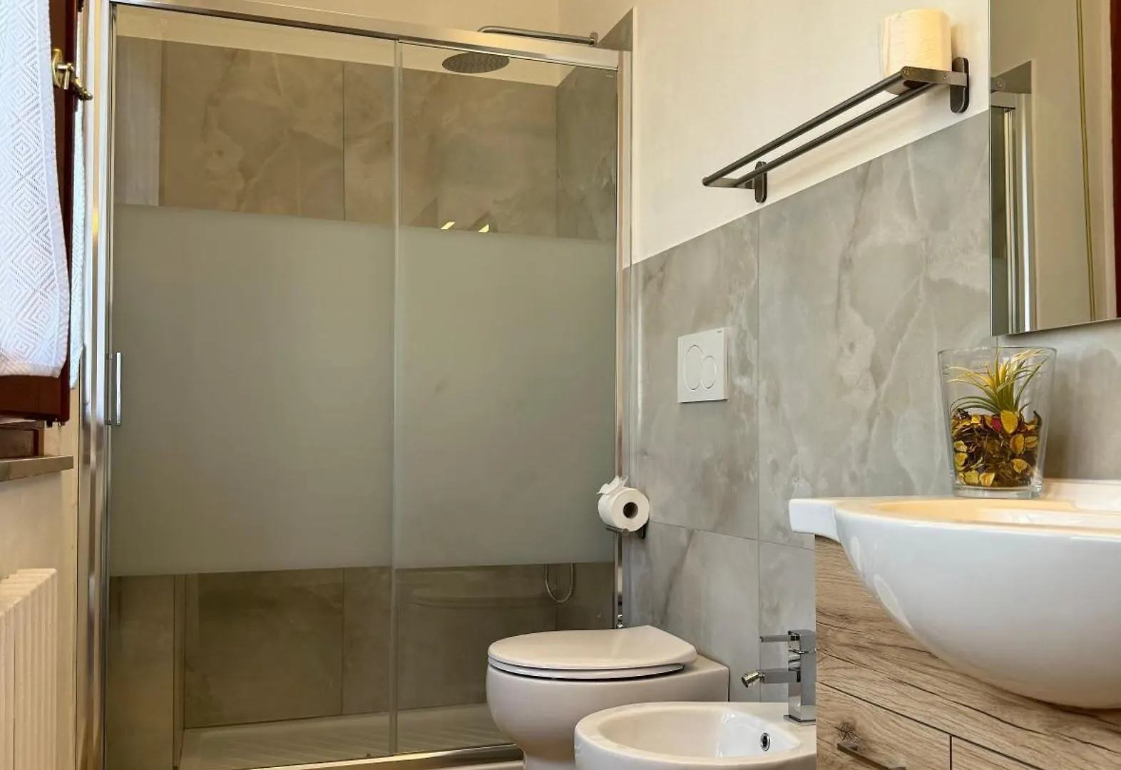 Affittacamere Lucy'S House, Elegante Alloggio Rustico Con Tutti I Comfort Moderni A Pisa Italia